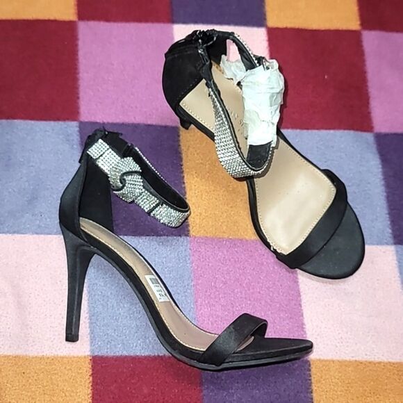 2/$20 Christian Siriano Heels - Picture 1 of 7
